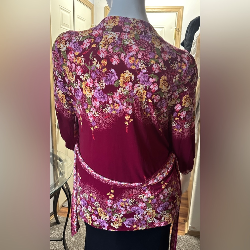 NWT Kimono Style Floral Wrap Top - Picture 2 of 5